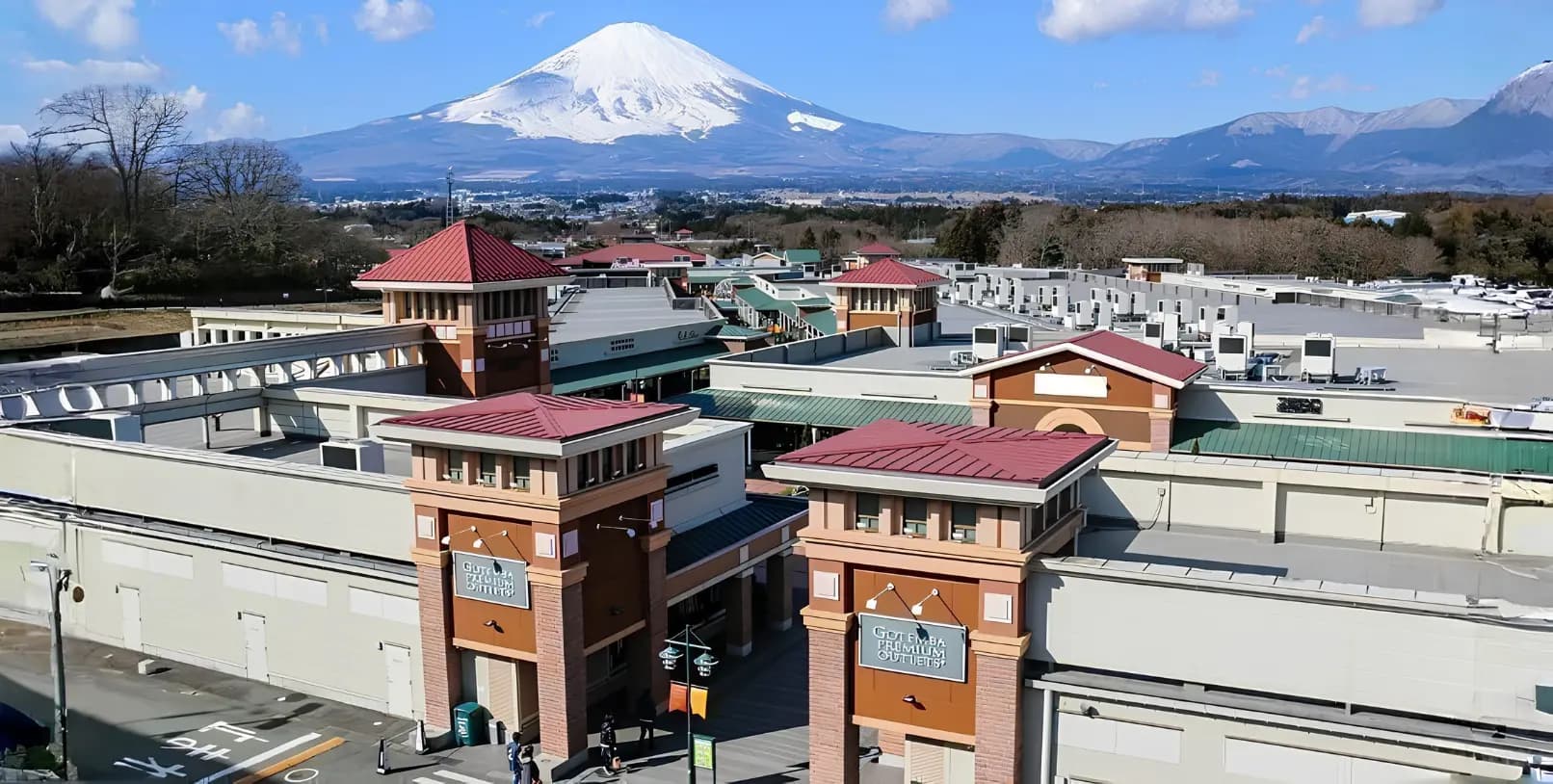 gotemba premium outlets shopping street mount fuji view