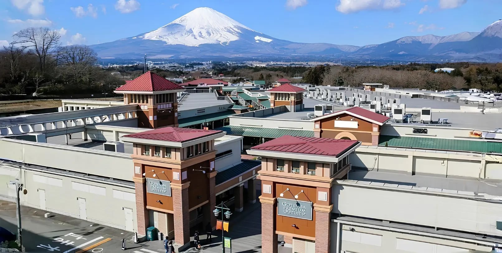 gotemba premium outlets shopping street mount fuji view