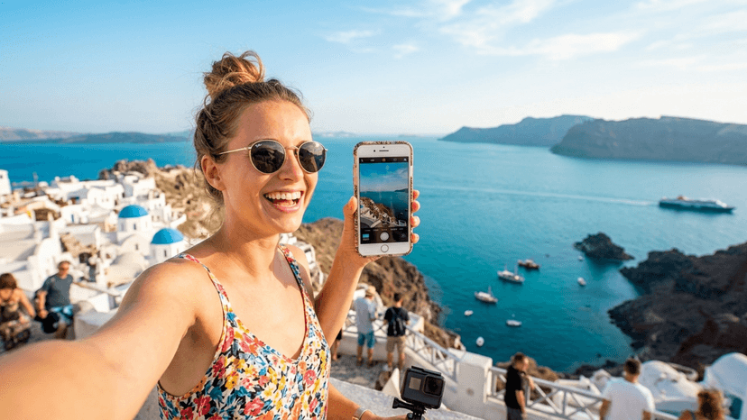 A traveler capturing a memorable photo, showcasing the breathtaking scenery and leisure opportunities available near Japan’s major tourist hubs.