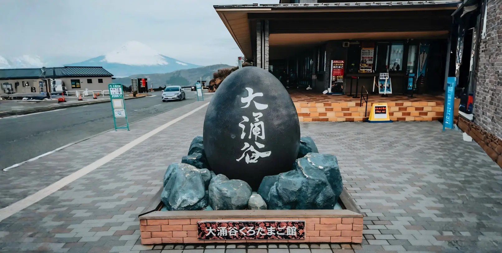 Hakone private day tour with Lake Ashi torii gate and Mount Fuji views — Karvaan Tours