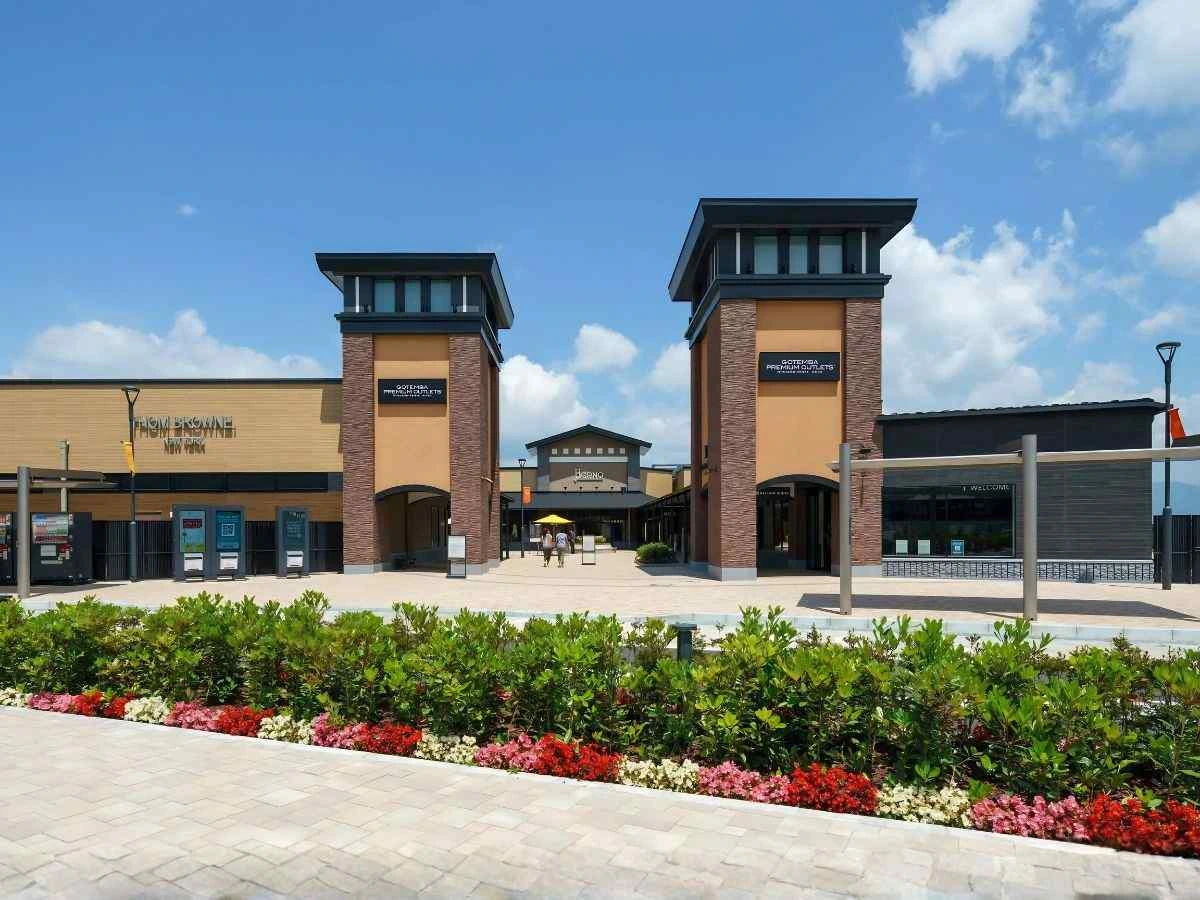 gotemba premium outlets main entrance shizuoka japan