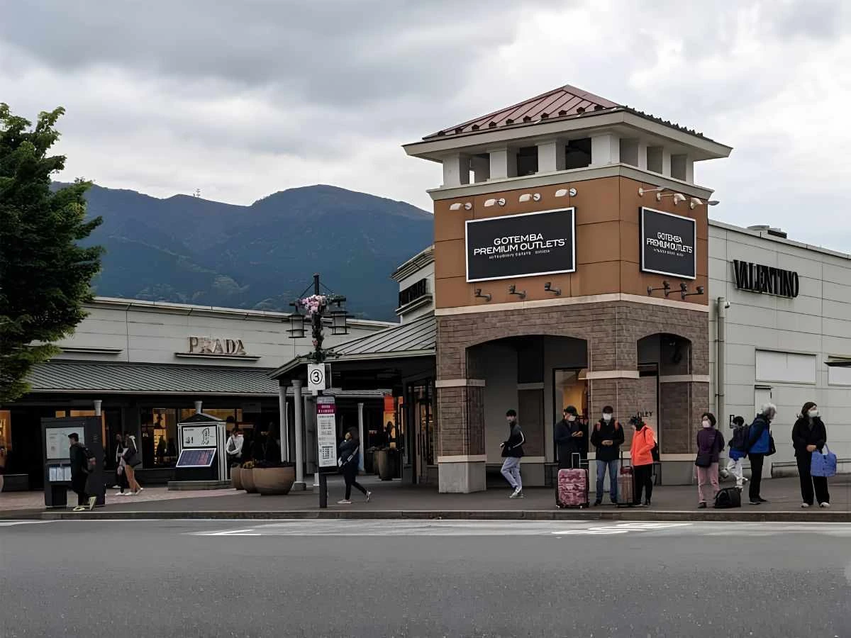 gotemba premium outlets shopping area shizuoka japan